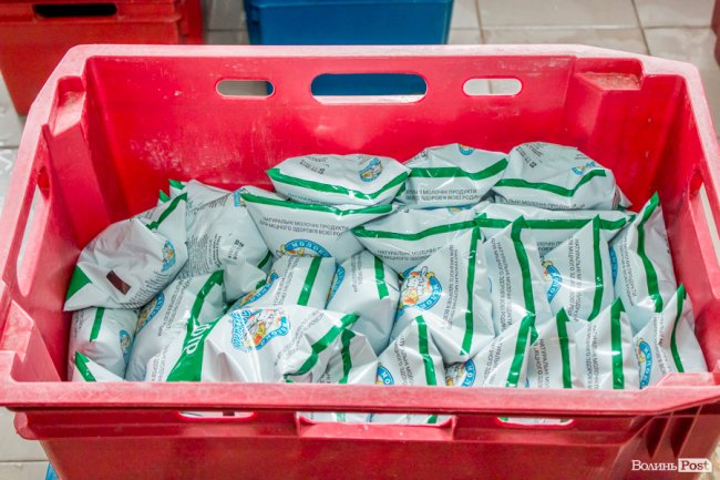 Без домішок і рослинних жирів: як на Волині виготовляють «молочку». ФОТО