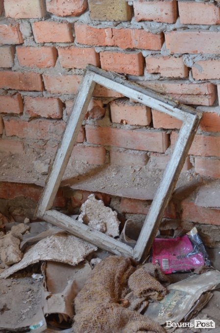 Під Луцьким замком «звили гніздо» наркомани. ФОТО 