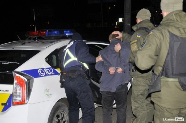 «Нічна варта»: розбиті вітрини, п‘яний «беркут» та порізані дівчата