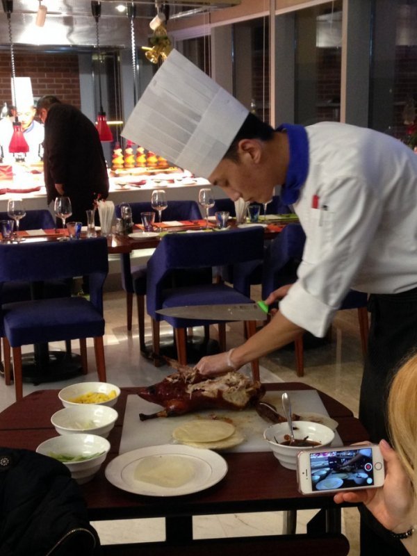 «Нотатки мандрівниці» Христини Лесюк: китайські підробки,  побиті діти та «3 пісюни»