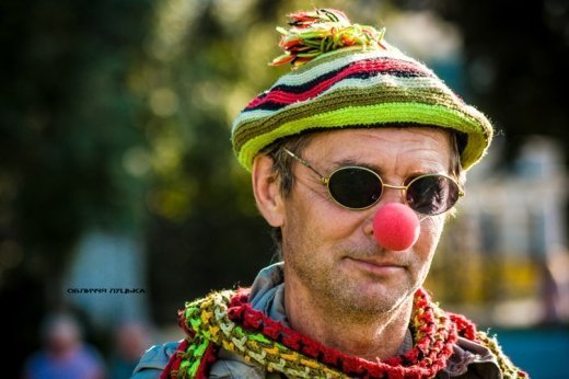 Клоун з саксофоном: що ми про нього знаємо?