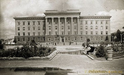 Архітектурний ансамбль в центрі Луцька