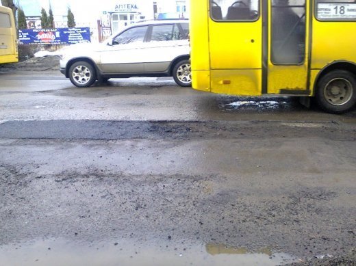 В нас нема грошей! Це в нас нема грошей? Та в нас цих ваших грошей просто кури не клюють! 