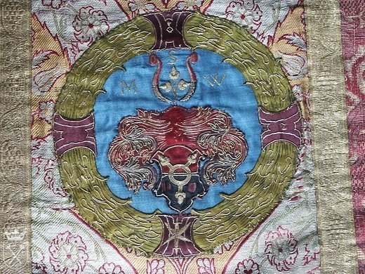 Таємниці гербових натяків луцького костелу 