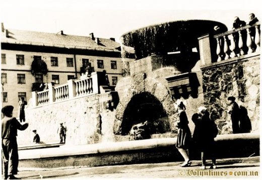 Архітектурний ансамбль в центрі Луцька