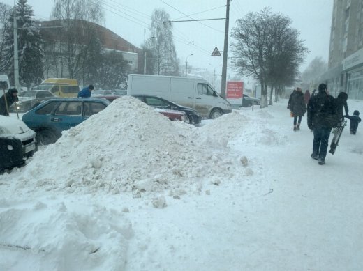 Сніжний Луцьк у неділю, або мій робочий день