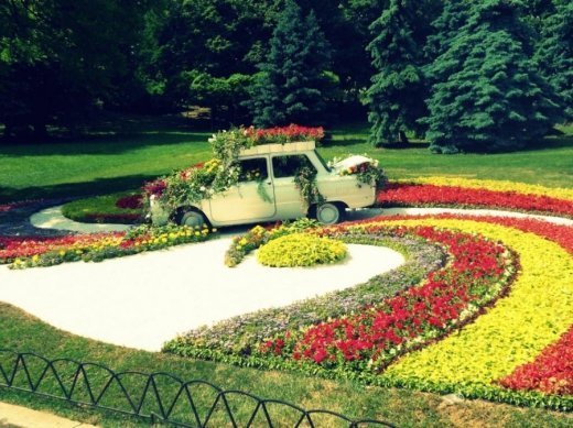 Незвичайний автосалон у Києві :-)