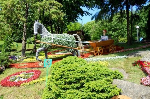 Незвичайний автосалон у Києві :-)