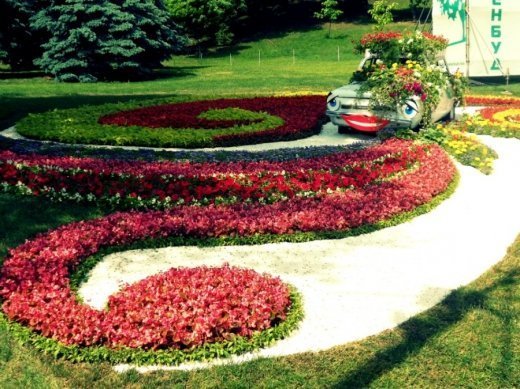 Незвичайний автосалон у Києві :-)