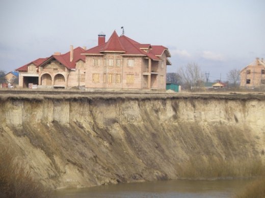 Знущання над Волинською землею триває