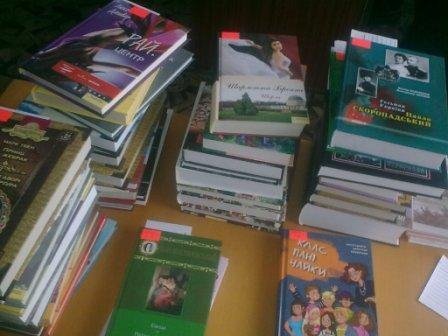 Кандидат Єремеєв «засіває» 23-й округ подарунками