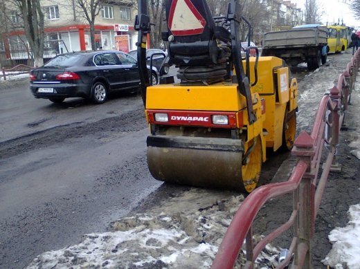 В нас нема грошей! Це в нас нема грошей? Та в нас цих ваших грошей просто кури не клюють! 