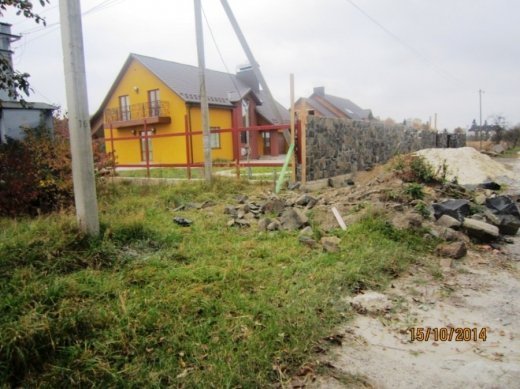 Чи віддасть прокурор свої будинки сиротам?