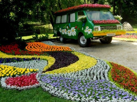 Незвичайний автосалон у Києві :-)