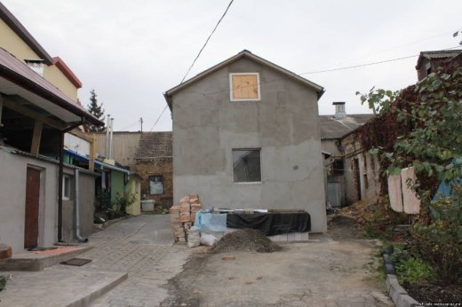 Може, вже досить брати хабарі?