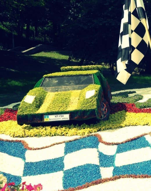 Незвичайний автосалон у Києві :-)