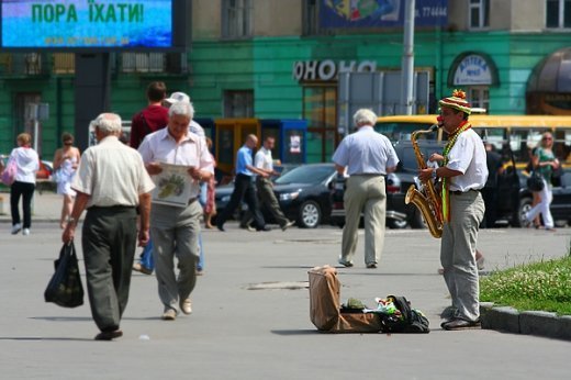 Клоун з саксофоном: що ми про нього знаємо?