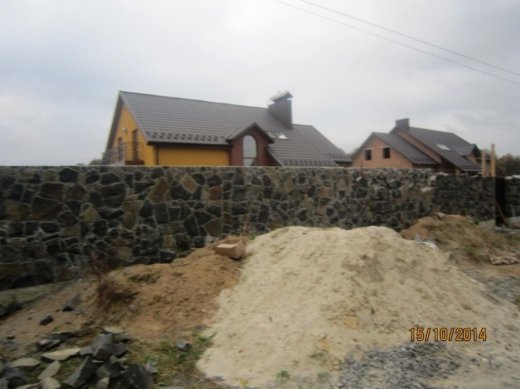 Чи віддасть прокурор свої будинки сиротам?