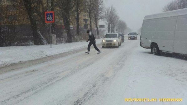 У Луцьку бус збив пішохода на переході