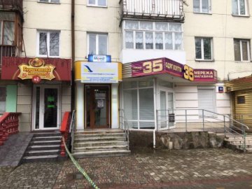 Розбійний напад на «Європошту» у Луцьку: злодій вистрілив у голову директору фінустанови 