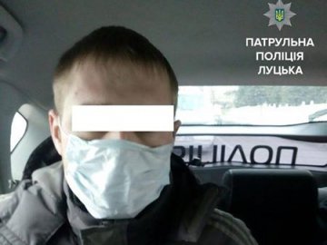 В Луцьку затримали чоловіка зі шприцом