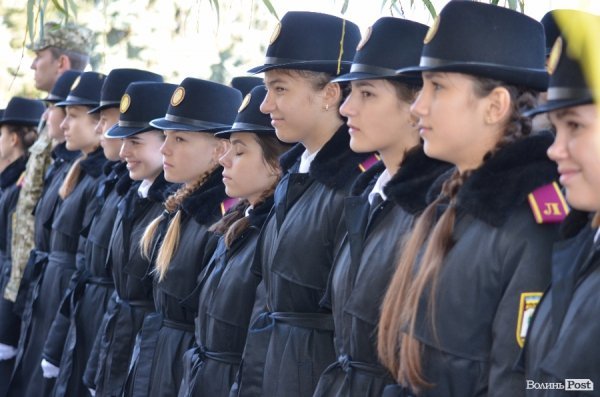 Сотні ліцеїстів склали присягу на головній площі Луцька. ФОТО