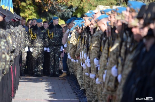Сотні ліцеїстів склали присягу на головній площі Луцька. ФОТО