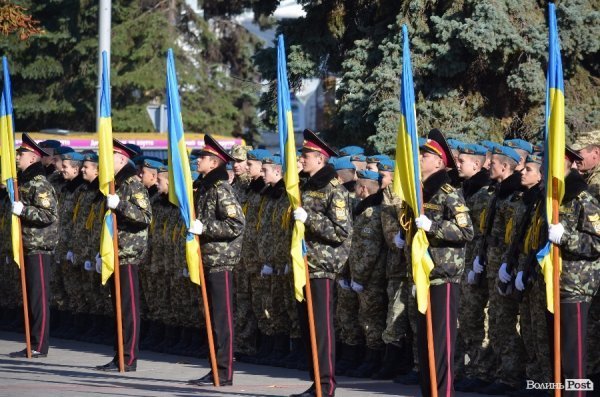Сотні ліцеїстів склали присягу на головній площі Луцька. ФОТО
