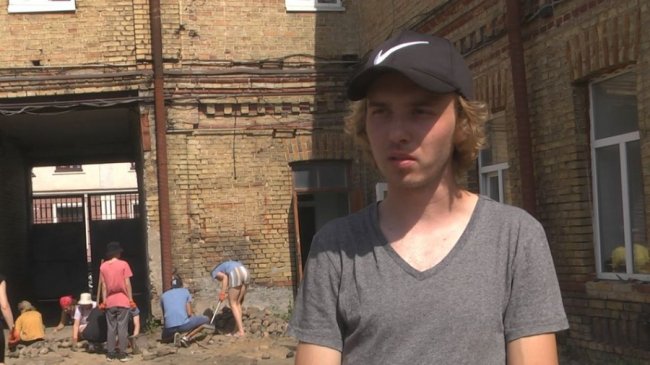 У Луцьку студенти реставрують Гостинний дворик. ФОТО. ВІДЕО