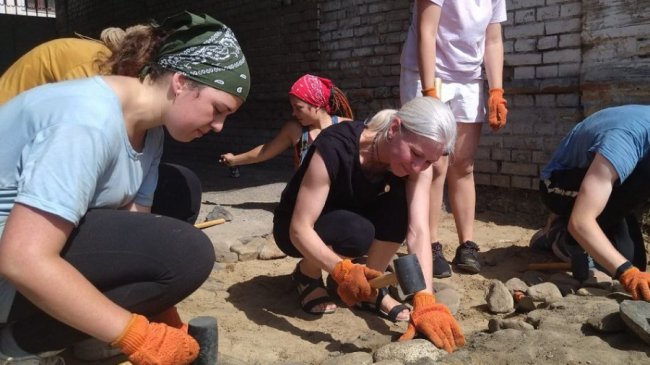 У Луцьку студенти реставрують Гостинний дворик. ФОТО. ВІДЕО