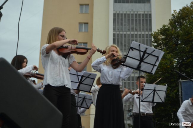 «Симфонія мого міста»: у центрі Луцька грали камерну музику. ФОТО