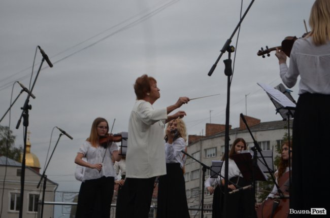 «Симфонія мого міста»: у центрі Луцька грали камерну музику. ФОТО