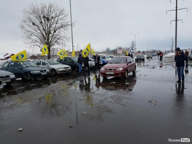 У Луцьку - автопробіг власників авто на єврономерах. ФОТО