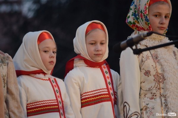 У Луцьку запалили новорічну ялинку. ФОТО