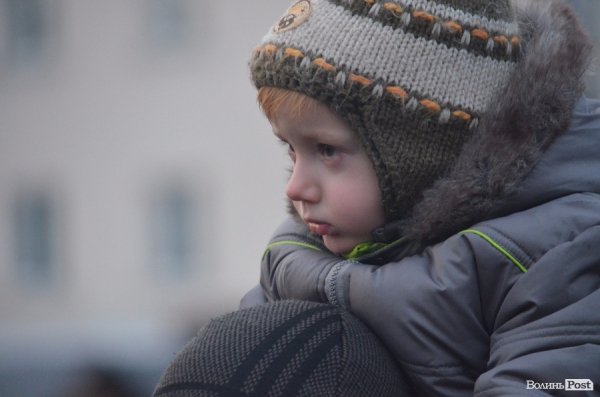 У Луцьку запалили новорічну ялинку. ФОТО