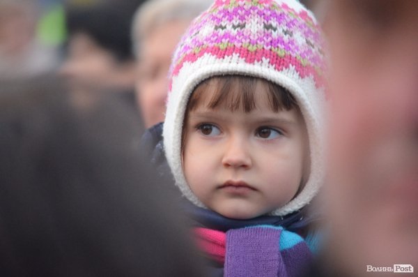 У Луцьку запалили новорічну ялинку. ФОТО