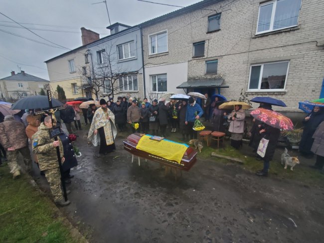 Поховали воїна з Волині Олександра Брисюка, який поліг на Харківщині