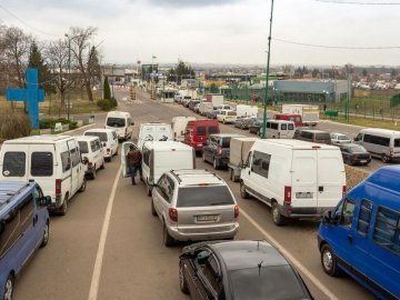 Повідомили про черги на виїзд з України: яка ситуація на волинських пунктах пропуску