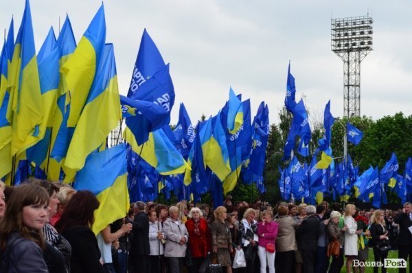 Антифашистська акція Партії регіонів у Луцьку. ФОТО