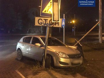 Врізався у світлофор та намагався втекти: у Луцьку вночі ловили п'яного водія