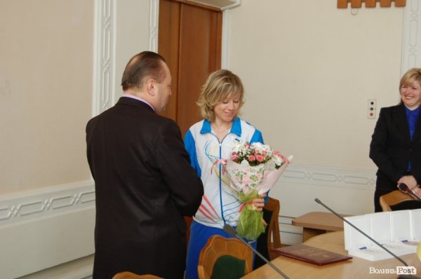 Волинська паралімпійка показала свої медалі губернатору. ФОТО. ВІДЕО