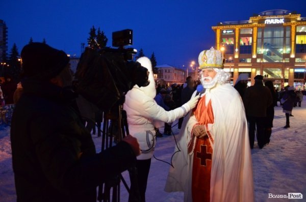 Засвітили головну ялинку Луцька. ФОТО 