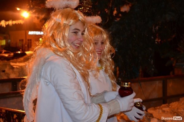 Засвітили головну ялинку Луцька. ФОТО 