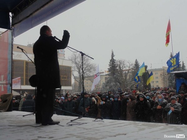 Віче на луцькому Євромайдані. ФОТО