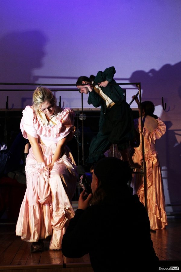 У Луцьку презентували «Попелюху» - недитячу казку за «поняттями» з трагічним фіналом. ФОТО