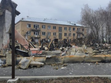 Встановили особи росіян, які під час окупації Київщини забивали цивільних палицями та виводили їх на розстріл