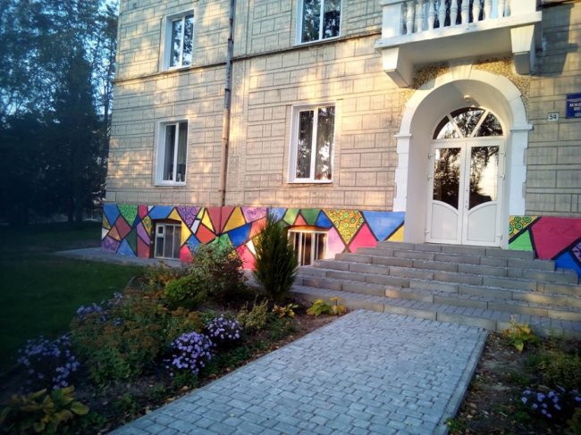 У Володимирі діти розмалювали художню школу. ФОТО