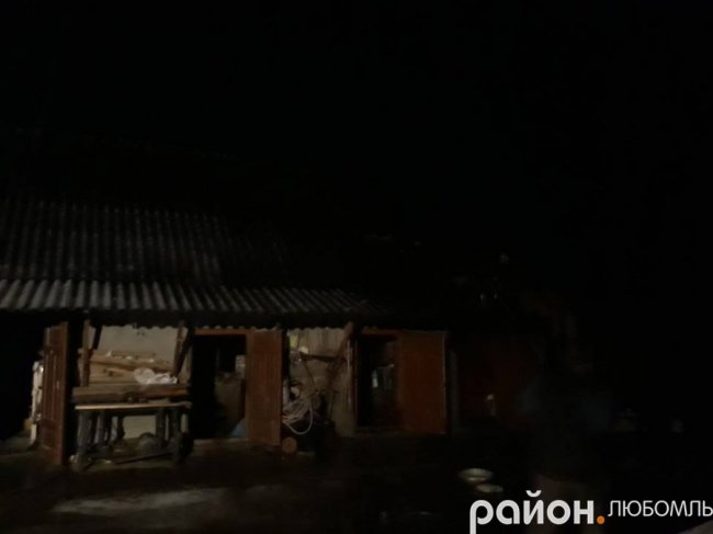 На Волині через «проводку» горів хлів. ФОТО