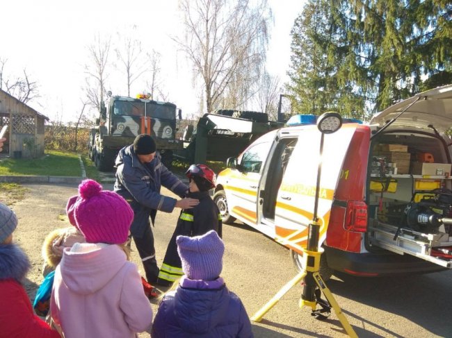 Луцькі першокласники на один урок стали рятувальниками