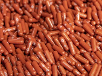 У ЄС дозволили використовувати перші таблетки від коронавірусу